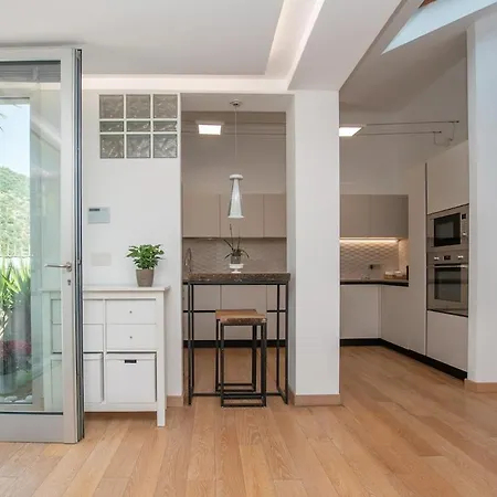דירה Elegant Loft In Con Wifi E Ac בורג'ו ורצי