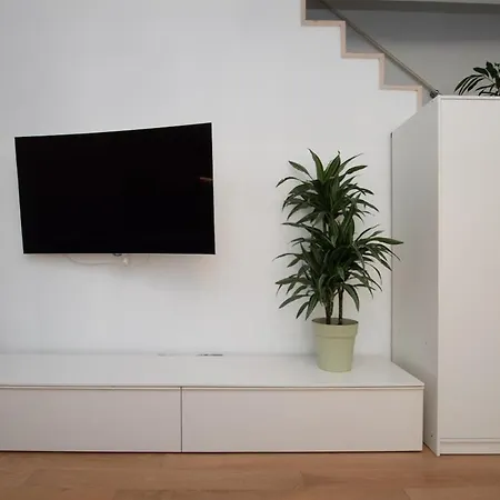 Elegant Loft In Con Wifi E Ac דירה
